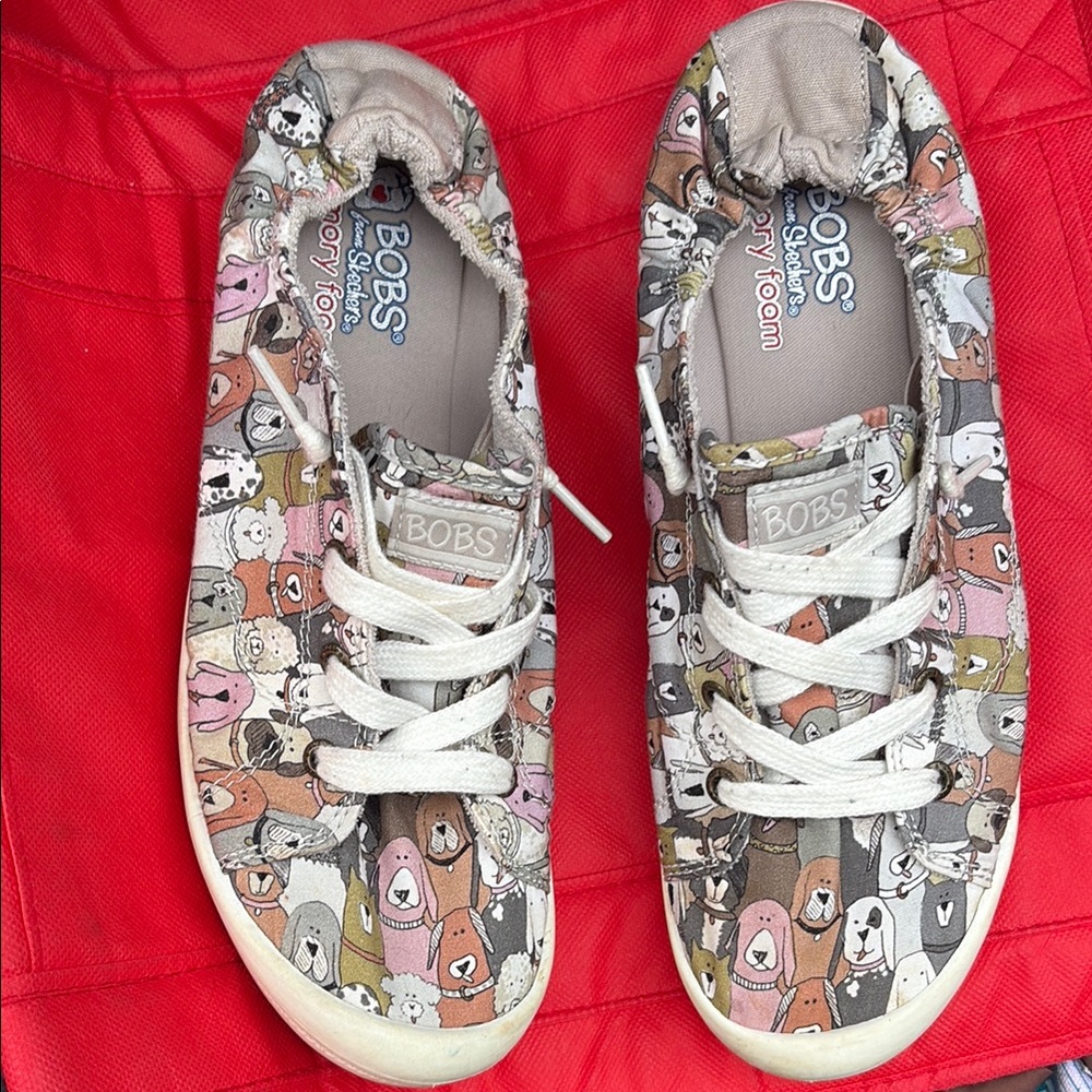 Skechers “Bobs” Dog print excellent condition worn once ! SZ 10 easy on